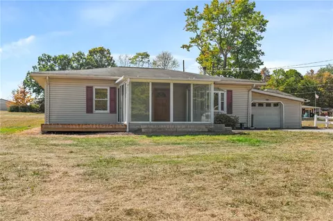 197 Douglass Rd, Beaver Falls, PA 15010