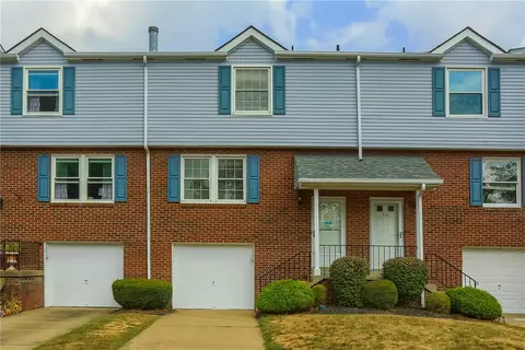 318 Parkridge Ln, Coraopolis, PA 15108