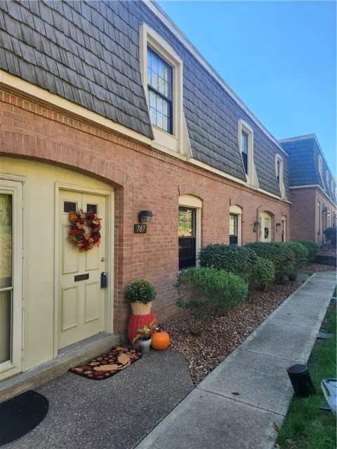 707 Pennsbury Blvd, Pittsburgh, PA 15205