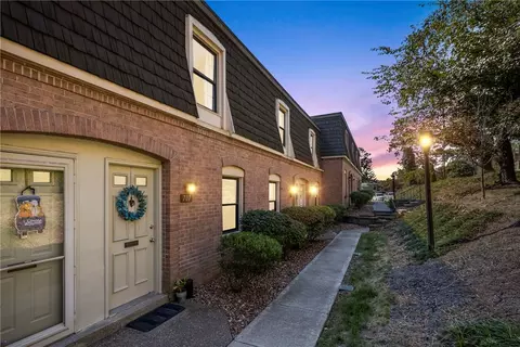 707 Pennsbury Blvd, Pittsburgh, PA 15205