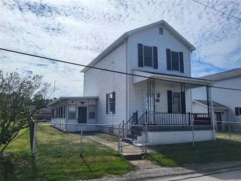 219 10th St, Bradenville, PA 15620
