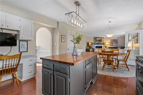 Kitchen - 533 Jackson Dr, Apollo, PA 15613 photo 2 of 4
