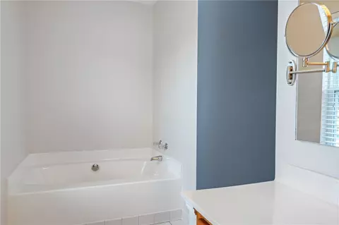 Bath - 533 Jackson Dr, Apollo, PA 15613 photo 3 of 5