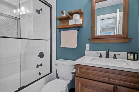 Bath - 533 Jackson Dr, Apollo, PA 15613 photo 4 of 5