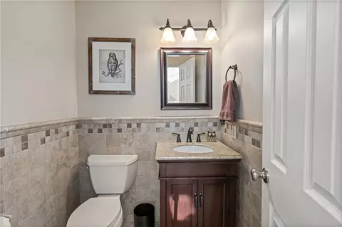 Bath - 533 Jackson Dr, Apollo, PA 15613 photo 1 of 5