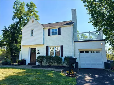 130 Elizabeth Dr, Pittsburgh, PA 15235