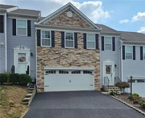 2006 Moccasin Dr, Washington, PA 15301