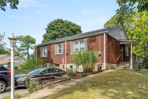 694 Oak St, Crescent, PA 15046