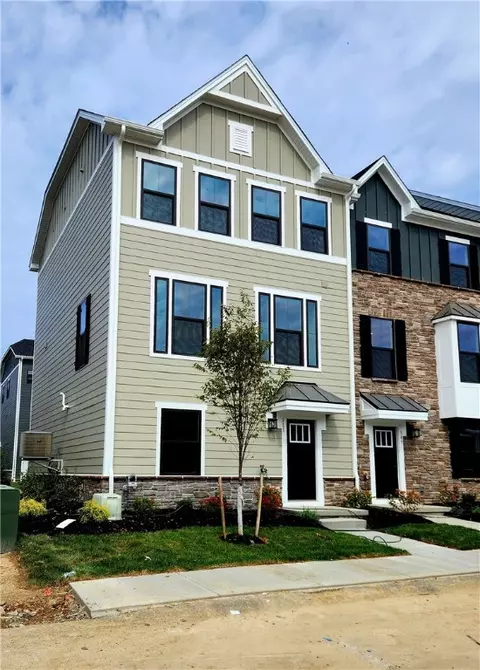 111 Hollow Oak Dr, Moon, PA 15108