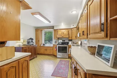 Kitchen - 4983 Simmons Cir, Export, PA 15632 photo 4 of 4