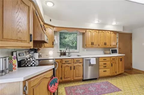Kitchen - 4983 Simmons Cir, Export, PA 15632 photo 2 of 4