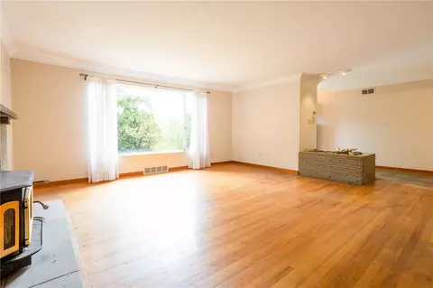 Living - 497 Ross Rd, Eighty Four, PA 15330 photo 1 of 7