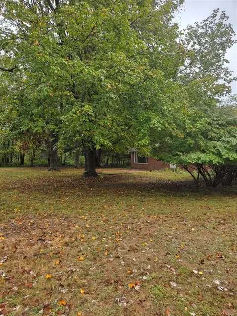 Exterior - 497 Ross Rd, Eighty Four, PA 15330 photo 5 of 7