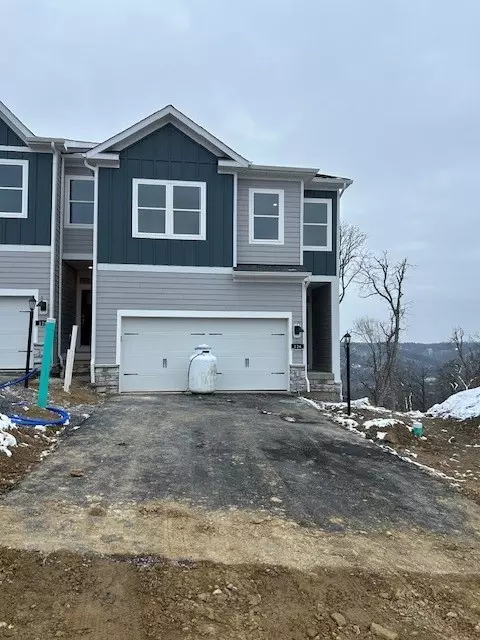 126 River Ridge Dr, Moon Twp, PA 15108
