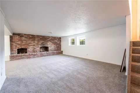 Living - 6428 Hilty Rd, Export, PA 15632 photo 2 of 3