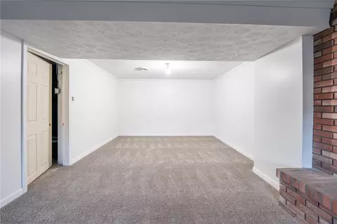 Living - 6428 Hilty Rd, Export, PA 15632 photo 3 of 3