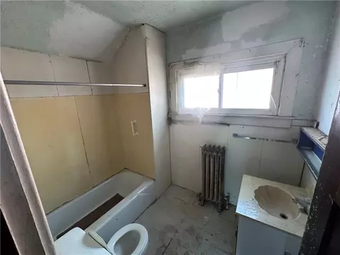 Bath - 410 Mitchell Ave, Clairton, PA 15025 photo 1 of 1
