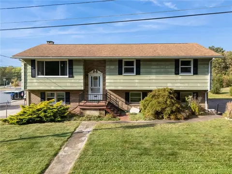321 Riverside Dr, Latrobe, PA 15650