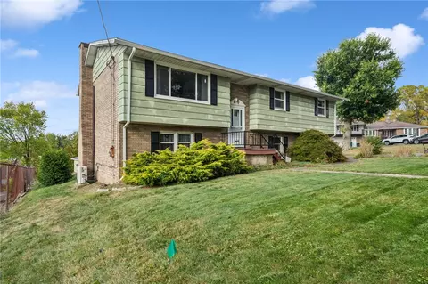 321 Riverside Dr, Latrobe, PA 15650
