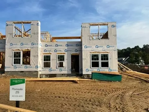 101 Blue Bird Ln #219, Sarver, PA 16055