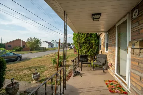 Exterior - 802 Summit Ave, Monaca, PA 15061 photo 2 of 5