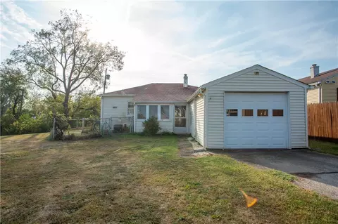 Exterior - 802 Summit Ave, Monaca, PA 15061 photo 4 of 5