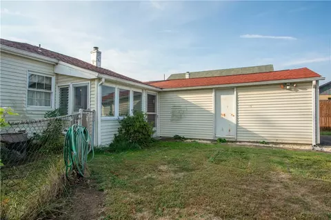 Exterior - 802 Summit Ave, Monaca, PA 15061 photo 5 of 5