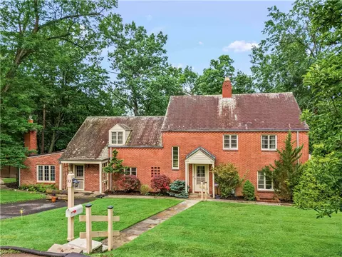 35 Redstone Ln, Washington, PA 15301