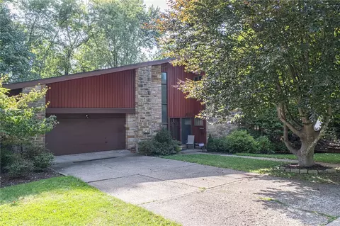 14 Oak Glen Dr, Oakmont, PA 15139
