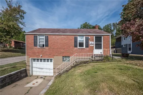 3850 Sunview Dr, Pittsburgh, PA 15227