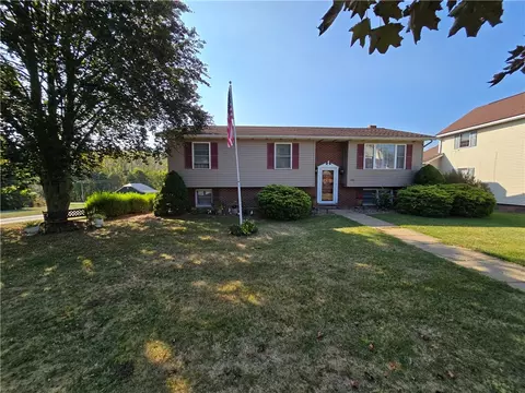 732 Penn St, New Bethlehem, PA 16242