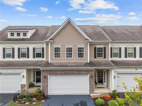 2121 Shawnee Dr, Washington, PA 15301