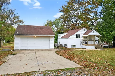 217 Hickory Dr, Beaver Falls, PA 15010