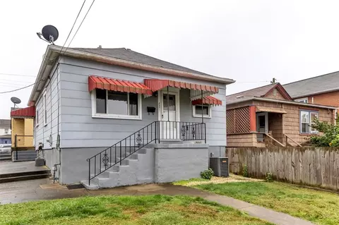 323 Sycamore St, Vandergrift, PA 15690