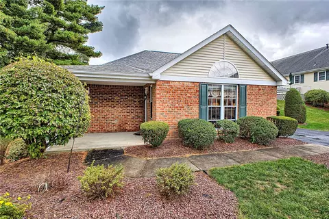 13 Overview Dr, Greensburg, PA 15601