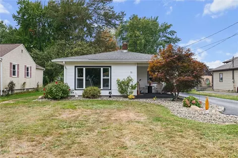 56 Concord Rd, Hermitage, PA 16148