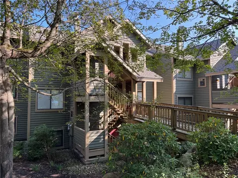 5026 Summit View Ct, Hidden Valley, PA 15502