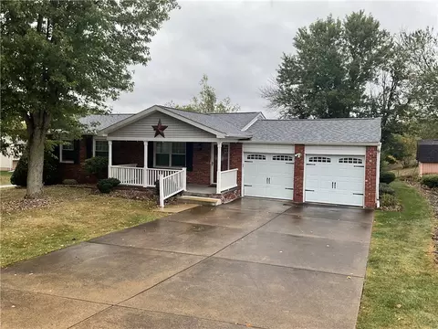 214 Old Meadow Dr, Greensburg, PA 15601