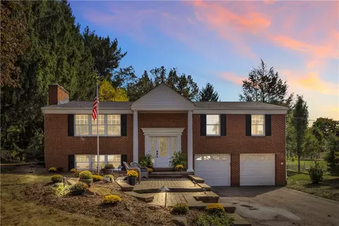 1528 Sandhurst Dr, Pittsburgh, PA 15237