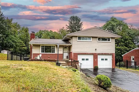 421 Sharon Rd, Coraopolis, PA 15108