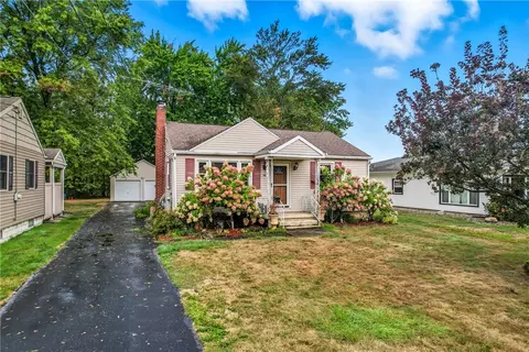 66 Concord Rd, Hermitage, PA 16148