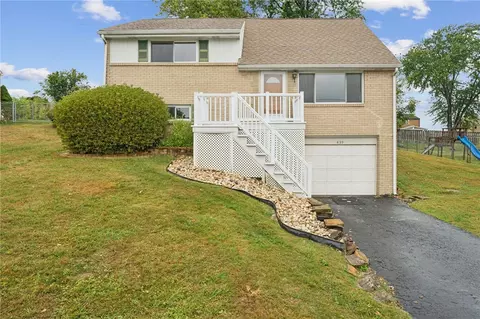 439 Regency Dr, Pittsburgh, PA 15239
