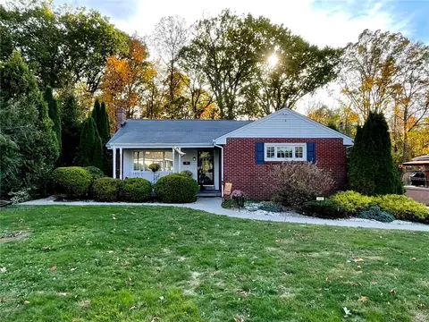 116 Turnpike Dr, North Huntingdon, PA 15642