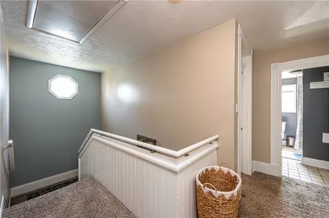Entry Way - 64 Penn Ave, Irwin, PA 15642 photo 4 of 6