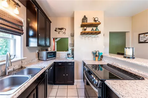 Kitchen - 64 Penn Ave, Irwin, PA 15642 photo 2 of 3