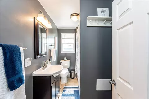 Bath - 64 Penn Ave, Irwin, PA 15642 photo 1 of 2