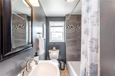 Bath - 64 Penn Ave, Irwin, PA 15642 photo 2 of 2