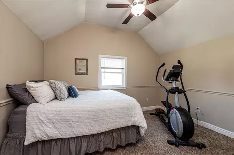 Bedroom - 64 Penn Ave, Irwin, PA 15642 photo 4 of 5