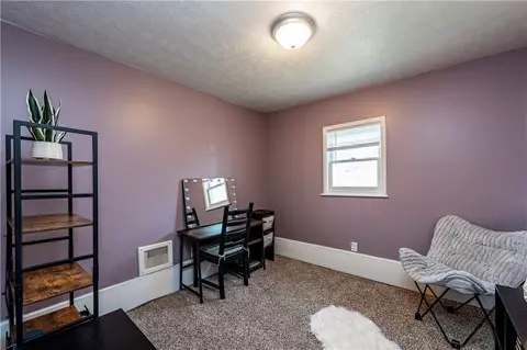 Bedroom - 64 Penn Ave, Irwin, PA 15642 photo 3 of 5