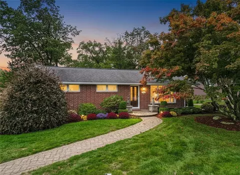 4200 Frederick Dr, New Kensington, PA 15068